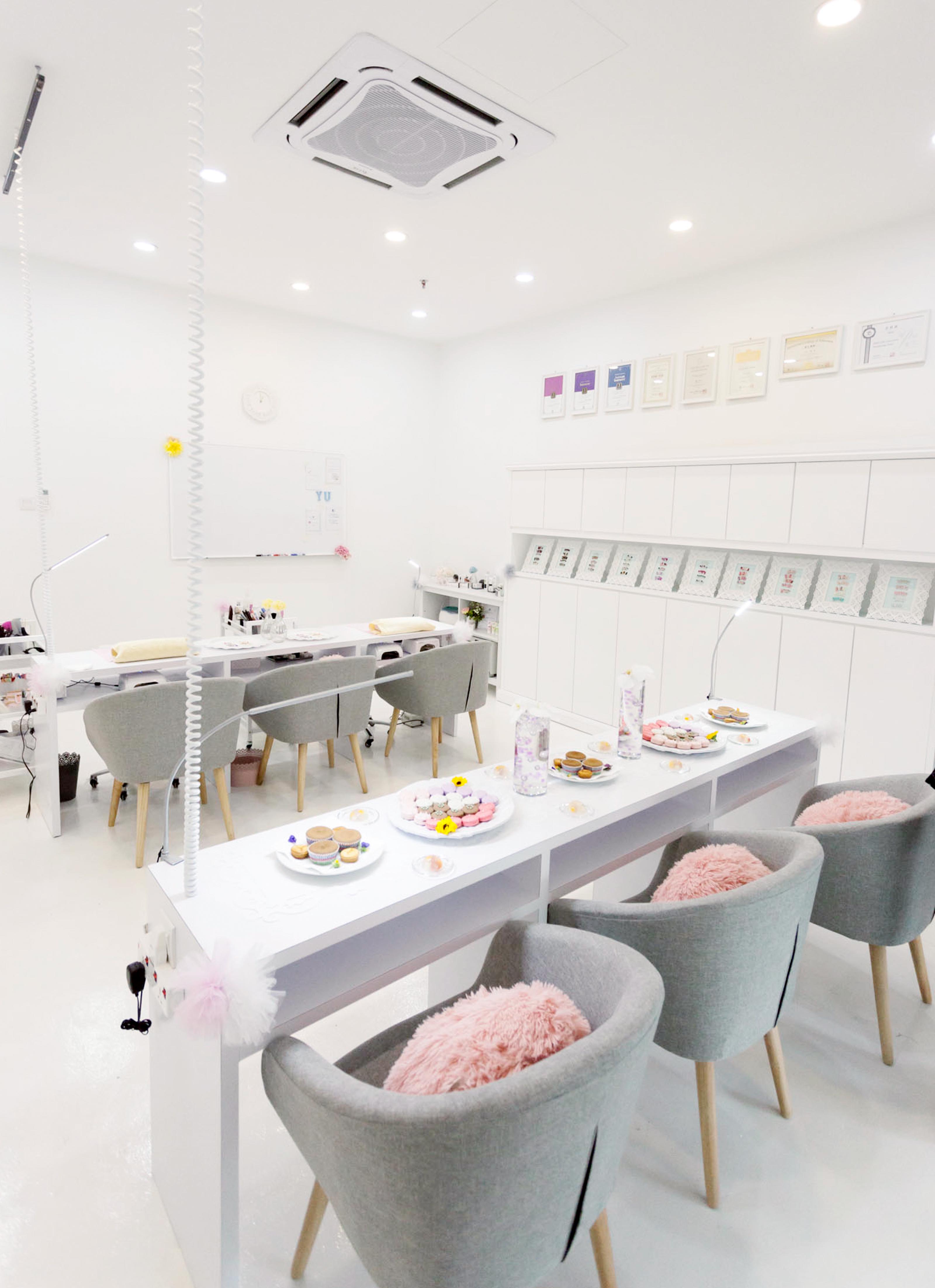 Yu Nail + Eyelash Academie Salon